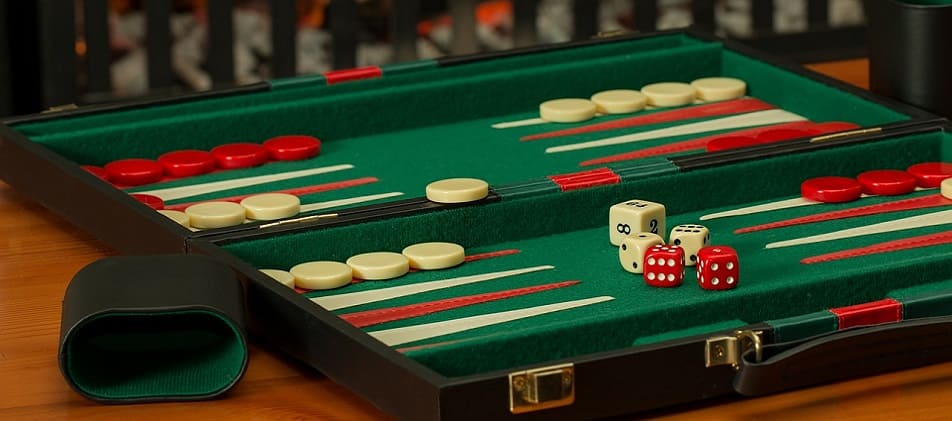 Backgammon Spiel Beratung bei Überschuldung Schuldnerberatung Berlin Wilhelmsruh