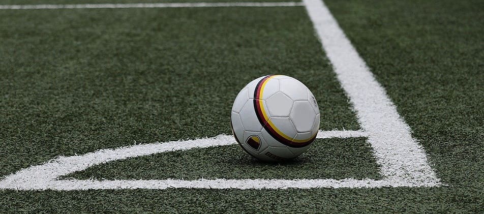 Fussball Spielen mit Ecke  Kompetente Schuldnerhilfe Schuldnerberatung Berlin Siemensstadt