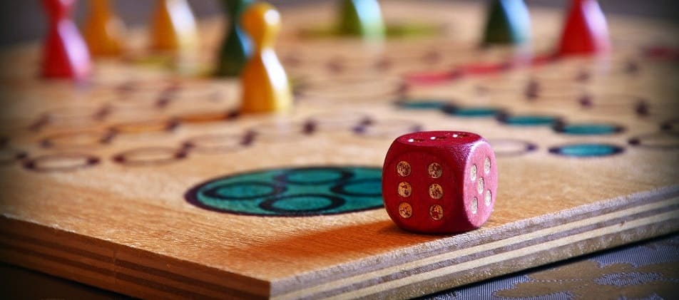 Spielen mit Kinder am Meer erfolgreiche Schuldnerberatung Berlin Müggelheim