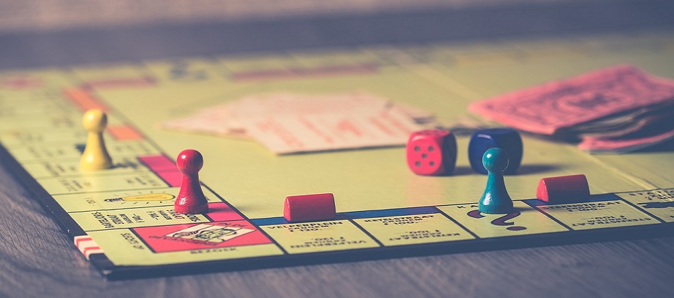 Gesellschaftsspiel Monopoly berater helfen bei Insolvenz Schuldnerberatung Berlin Marienfelde