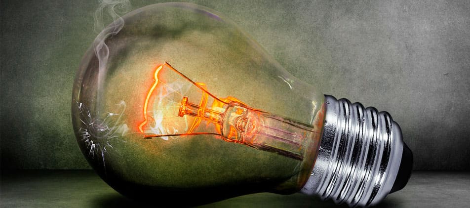 Glühbirne mit wenig Strom Stromschulden in Berlin